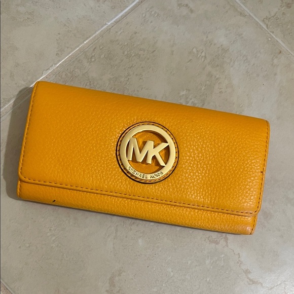 Michael Kors Mustard Wallet with Gold Logo - Picture 1 of 8